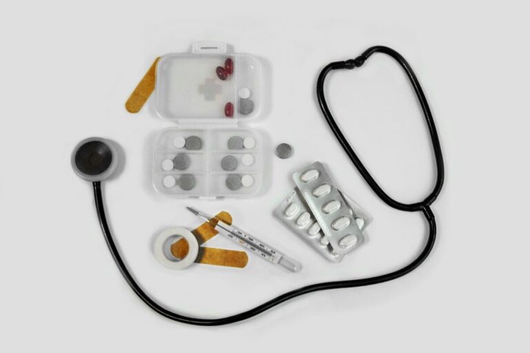 Pharmacie de voyage : les 7 indispensables à emporter