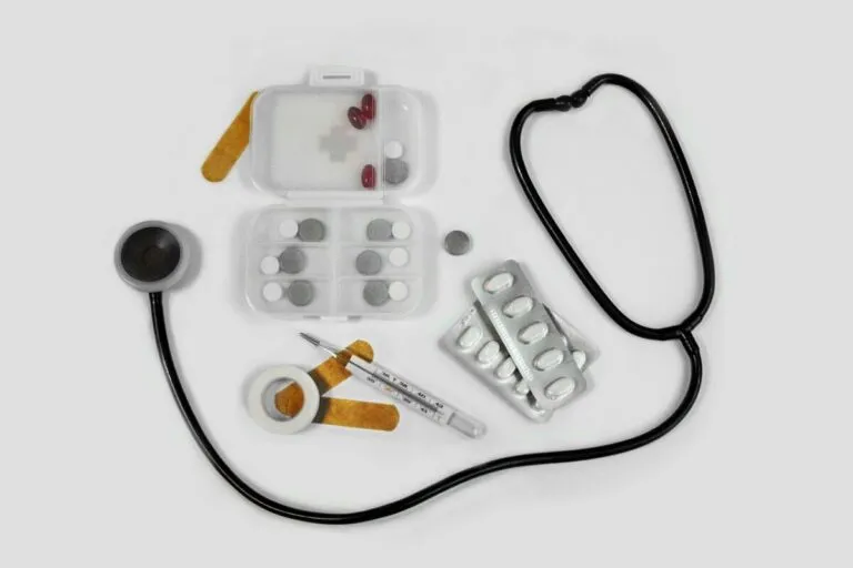 Pharmacie de voyage : les 7 indispensables à emporter