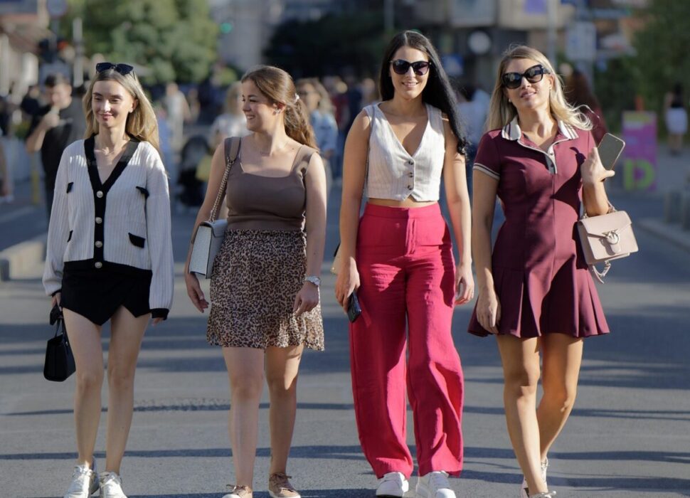 women-9082037_1280