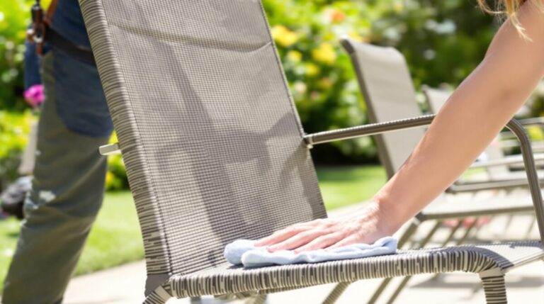 nettoyer les chaises de jardin