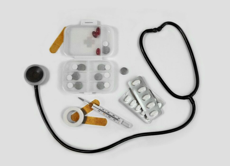 Pharmacie de voyage : les 7 indispensables à emporter