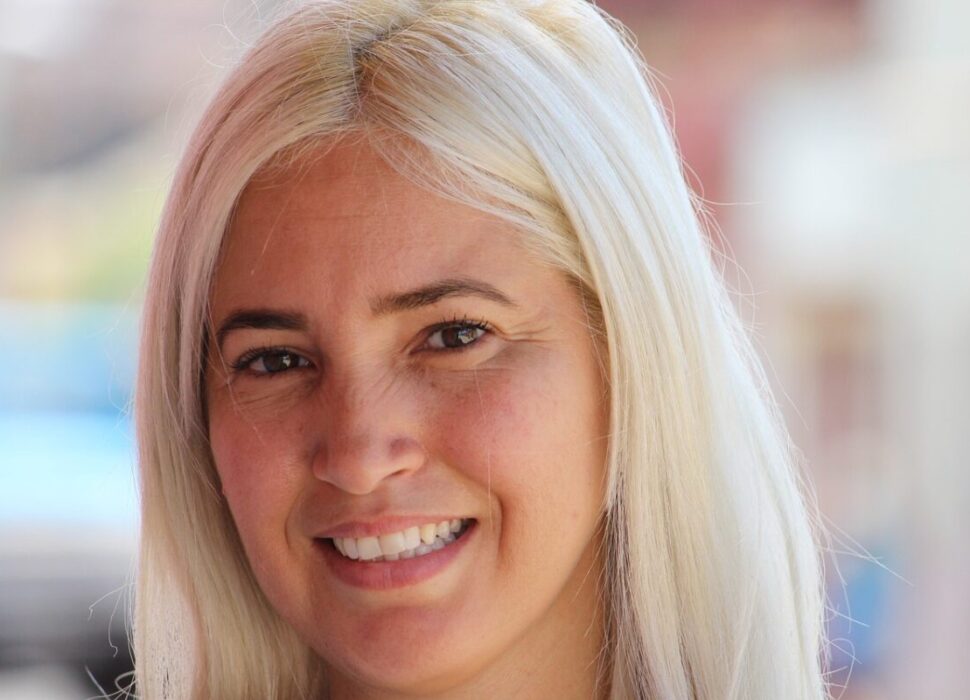 Astuces_de_femme_moderne_pour_des_dents_plus_blanches Astuces_de_femme_moderne_pour_des_dents_plus_blanches