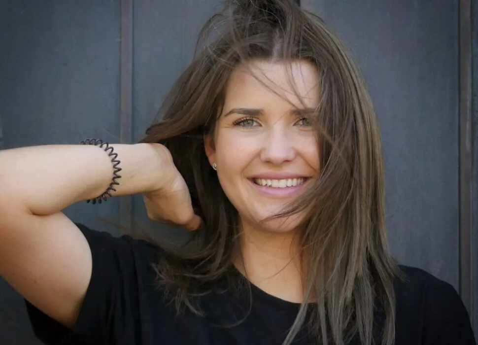 Les_avantages_des_extensions_de_cheveux_à_bandes_adhésives