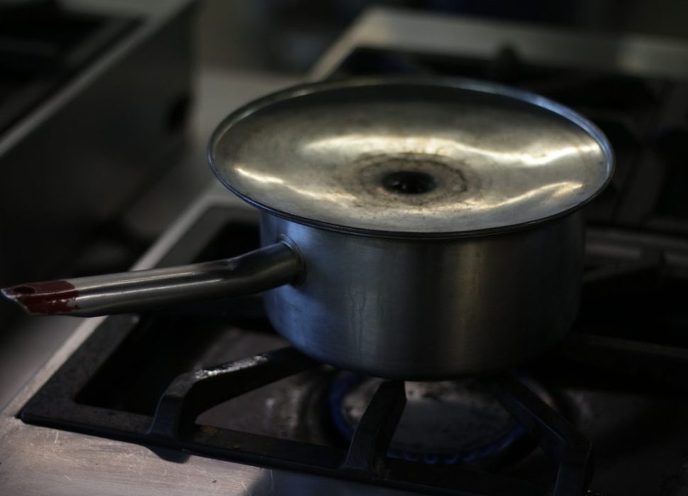 Voici_nos_solutions_simples_sur_comment_récurer_une_casserole_brûlée