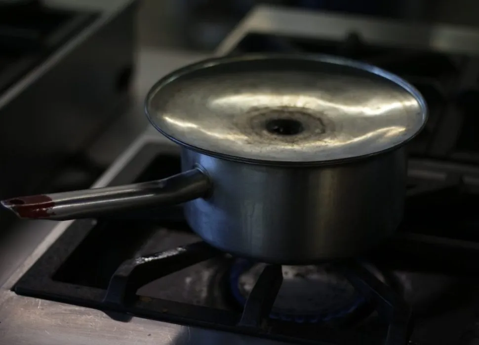 Voici_nos_solutions_simples_sur_comment_récurer_une_casserole_brûlée