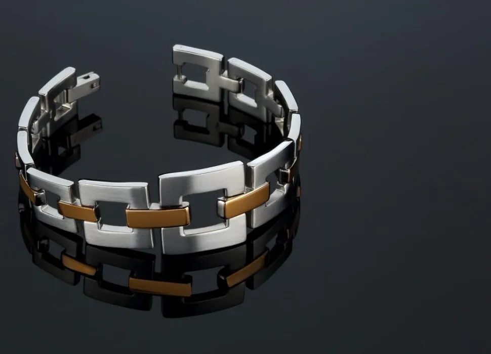 Bijoux personnalisés pour homme : le cadeau chic et symbolique à offrir cette fin d’année