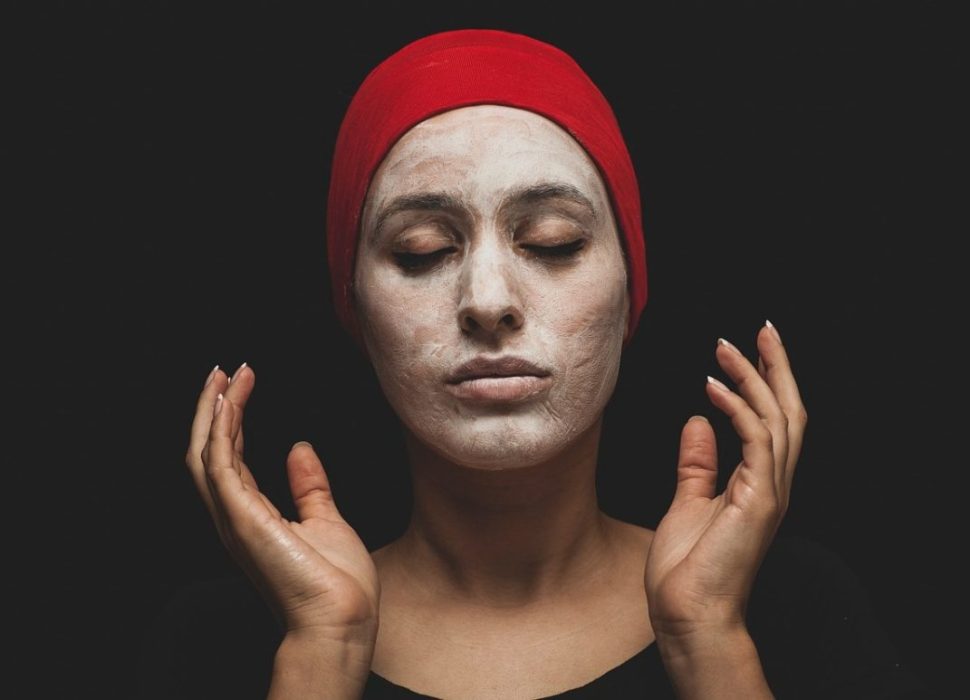 Comment_préparer_des_masques_de_visage_de_miel,_gommages_pour_une_peau_jeune_?