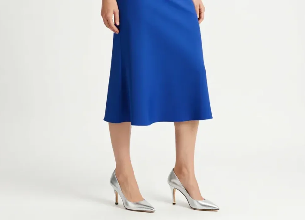 quelle couleur de chaussure avec une robe bleu roi